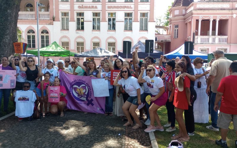 Caminhada 8M pede pelo fim do feminicídio e da violência doméstica