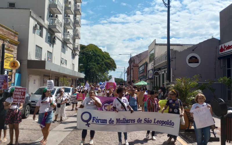 Caminhada 8M pede pelo fim do feminicídio e da violência doméstica
