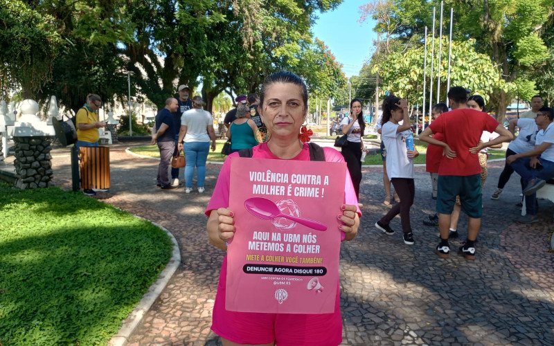 Para Salete Souza, representante da União Brasileira de Mulheres, ter que sair as ruas para essa manifestação é algo que não gostaria de estar fazendo
