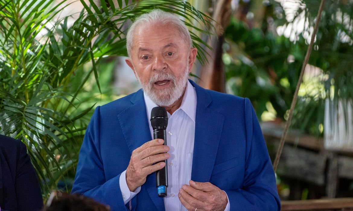 Lula lidera 1&ordm; turno, mas empata no 2&ordm; turno com outros tr&ecirc;s candidatos