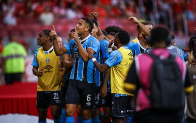 Grêmio é campeão gaúcho no Beira-Rio diante do Inter