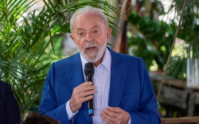 Lula é desaprovado por 51% e aprovado por 44% | abc+