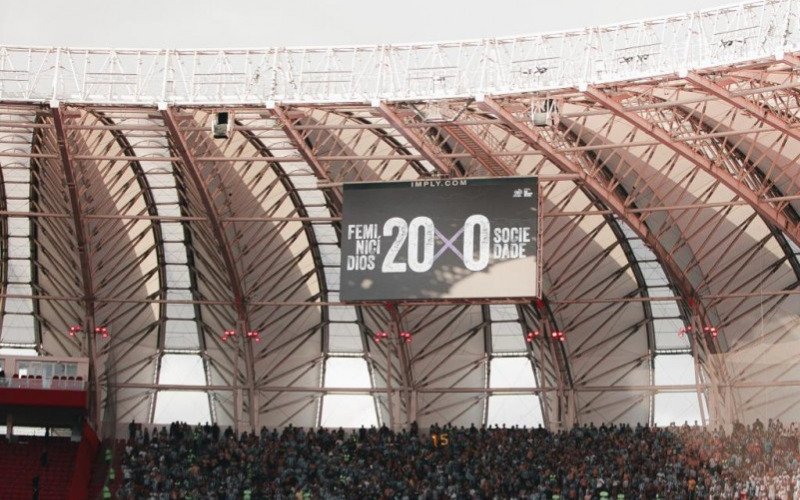 Placar dos feminicídios no Estado foi exibido no telão no Beira-Rio antes e durante o Gre-Nal | abc+