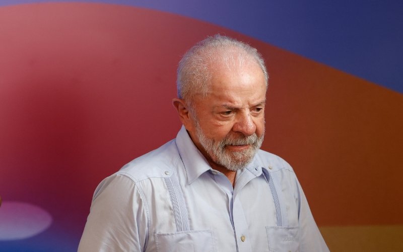 Ao menos 18 ministros v&atilde;o deixar o governo at&eacute; o dia 2, diz Lula