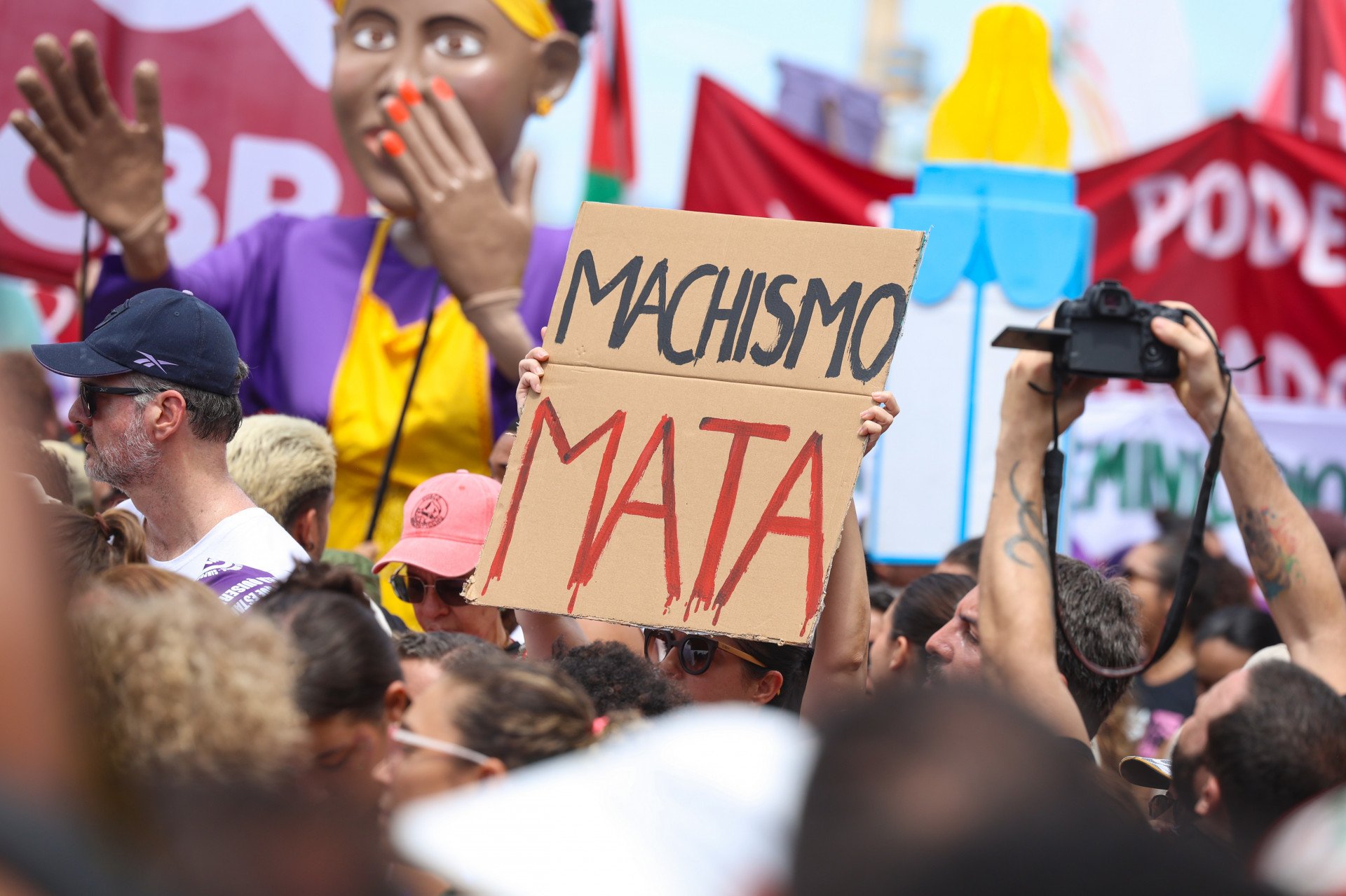 Manifesta&ccedil;&otilde;es pelo Brasil pedem o fim da viol&ecirc;ncia contra a mulher