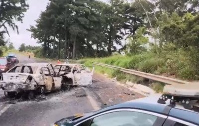 VÍDEO: Quatro pessoas morrem após carros incendiarem em colisão frontal na BR-287