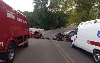 BR-116: Colisão frontal deixa mulher presa nas ferragens em Picada Café; vítima está em estado grave