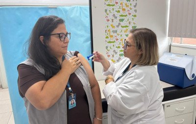 Vacina contra a dengue para profissionais da saúde começa a ser aplicada em cidades da região; saiba quem pode recebê-la