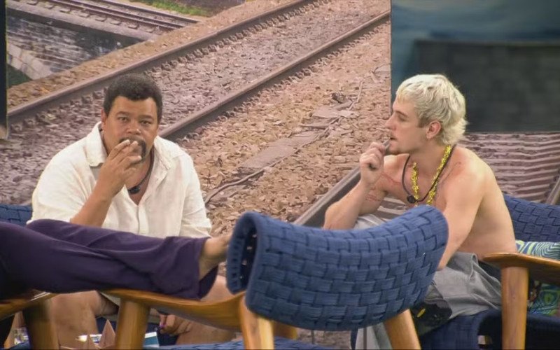 Juliano Floss e Babu Santana falaram sobre formação de paredão deste domingo (8) durante a madrugada de segunda-feira (9), no BBB 26 | abc+