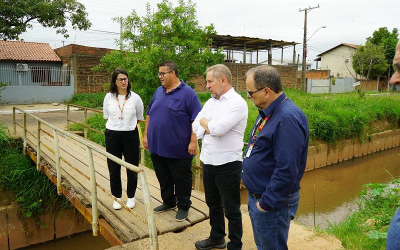 Vistoria para limpeza do arroio ocorreu na manhã de ontem 