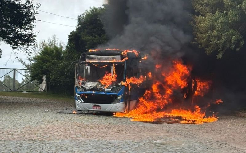 Incomodada nos pres&iacute;dios, fac&ccedil;&atilde;o &eacute; suspeita de incendiar tr&ecirc;s &ocirc;nibus em Porto Alegre