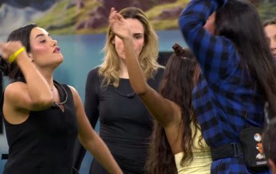 BBB 26: Briga fica tão acalorada que apresentador e brothers precisam intervir após sisters se xingarem