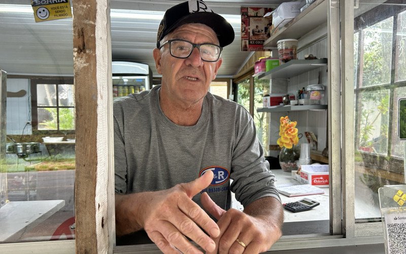O morador Vilmar José do Prado também reclama da falta de manutenção da calçada do Parcão | abc+