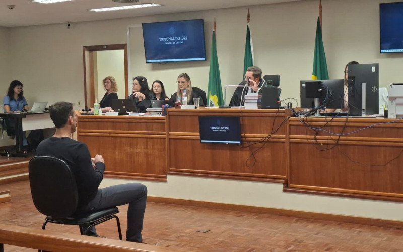 Testemunha é ouvida pelo Tribunal do Júri nesta terça-feira (10) | abc+