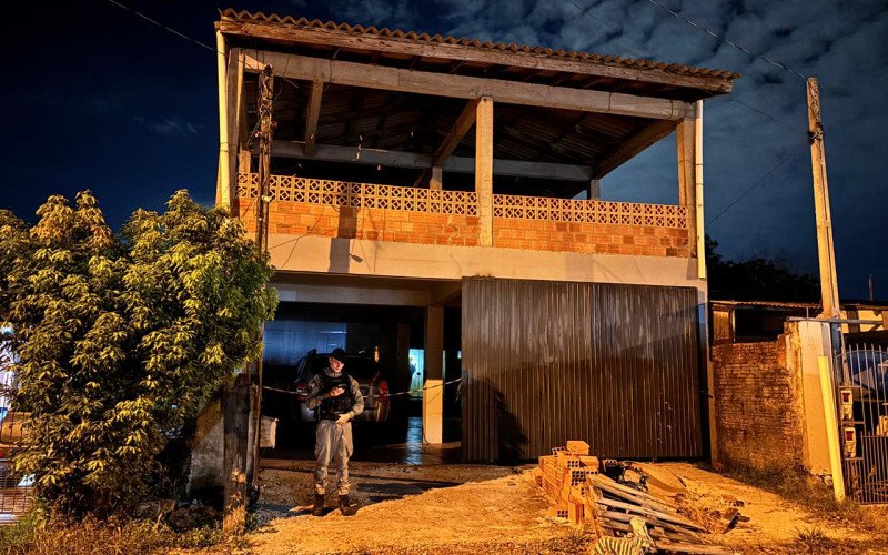 Carro roubado estava na garagem da residência da Rua 15