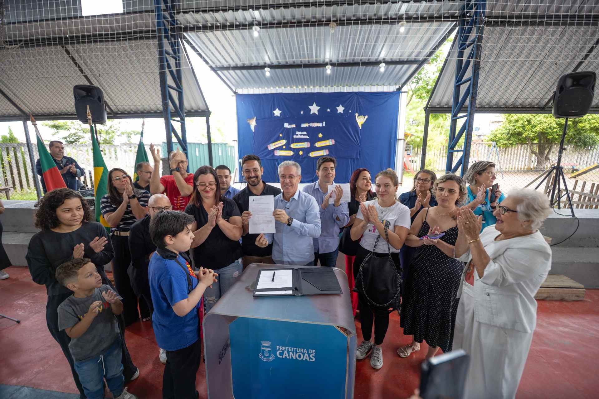 Canoas anuncia contrata&ccedil;&atilde;o de 500 monitores de inclus&atilde;o para escolas municipais