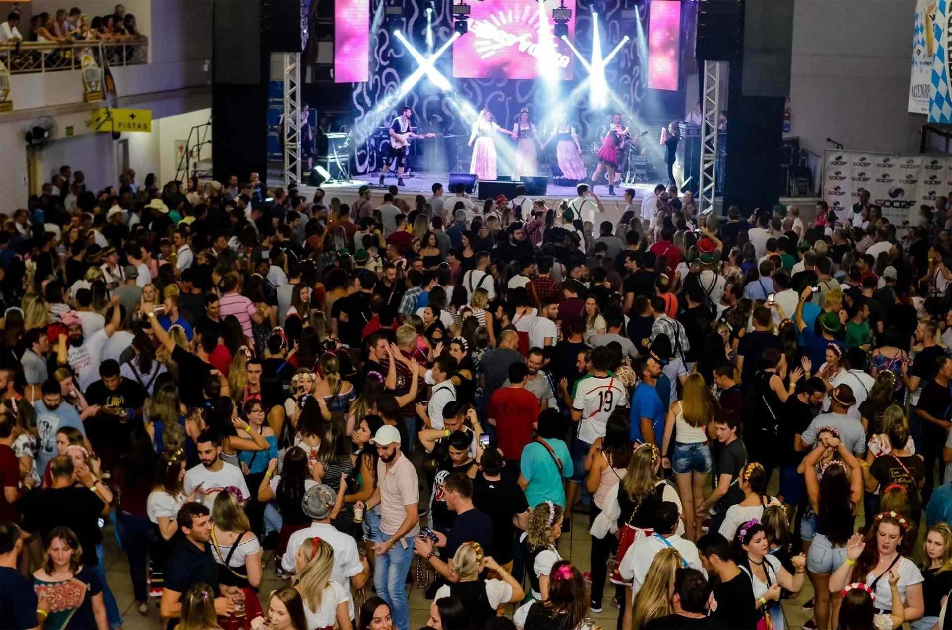 Conhe&ccedil;a as atra&ccedil;&otilde;es, datas e valores de ingressos do Festival do Chopp de Feliz