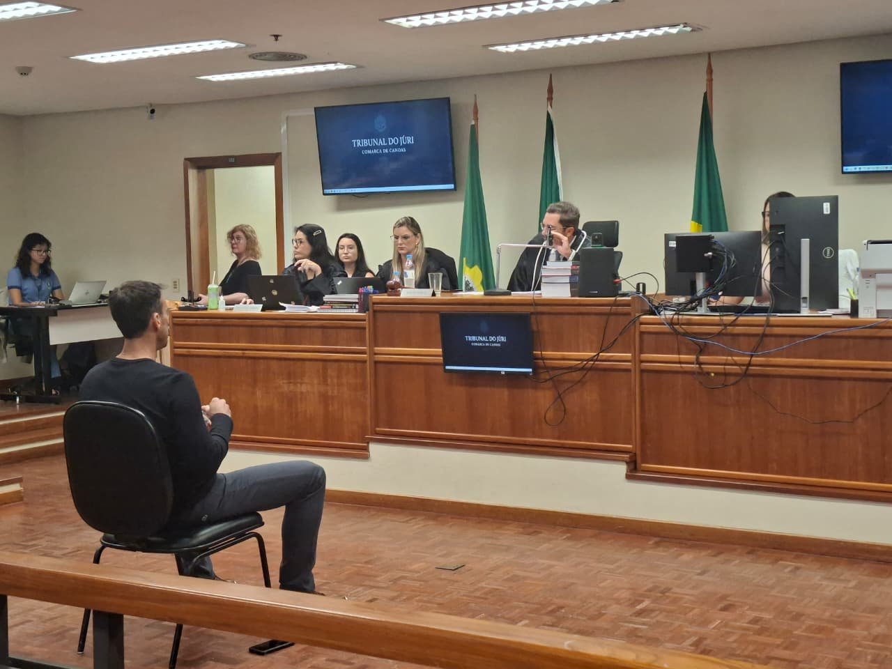 CASO DO FOT&Oacute;GRAFO MORTO: R&eacute; que faltou ao novo j&uacute;ri &eacute; condenada a 26 anos e 8 meses de pris&atilde;o