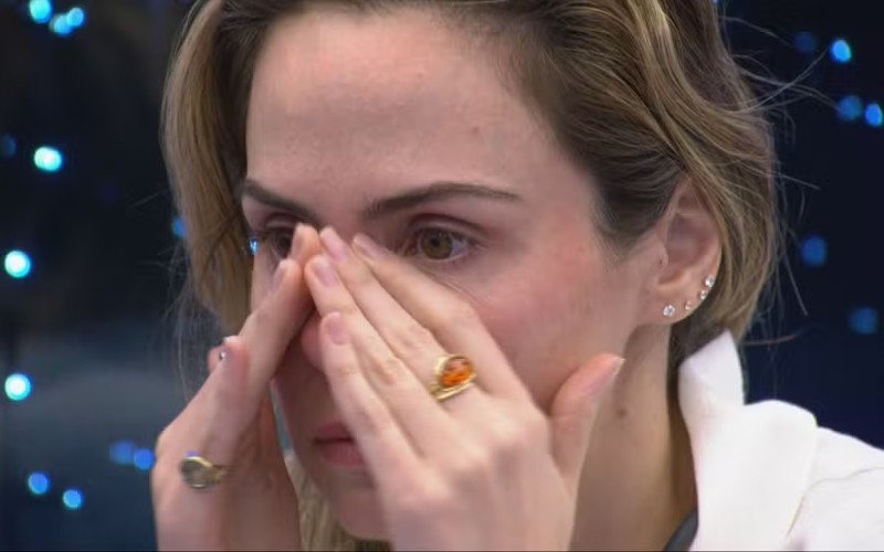 Ana Paula Renault chora após eliminação de Babu Santana no BBB 26 | abc+
