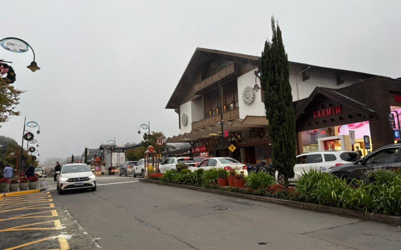 Tempo nublado, nebulosidade, Centro de Gramado, Páscoa, ChocoPáscoa, decoração