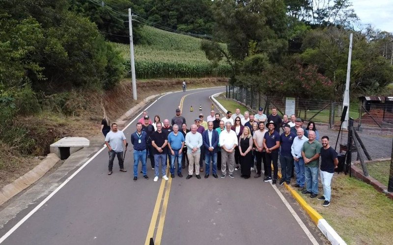 Inaugurada a pavimentação asfáltica dos acessos ao roteiro "O Quatrilho" e ao Vale dos Pinheiros