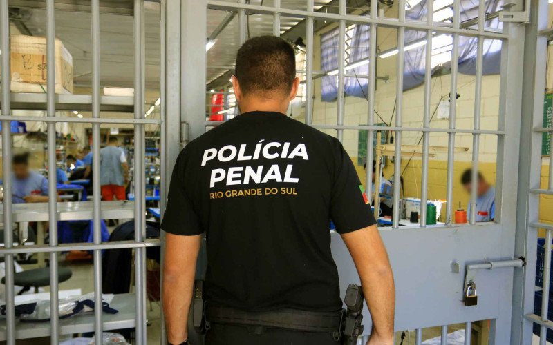 Supervisão é constante durante o trabalho dos apenados na Penitenciária Estadual de Canoas | abc+