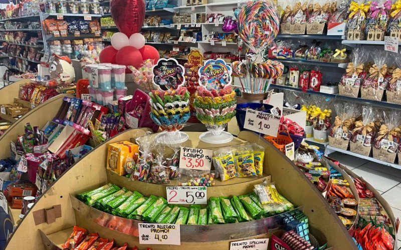 Comércio local conta com variedade de doces e artigos comemorativos nesta Páscoa
