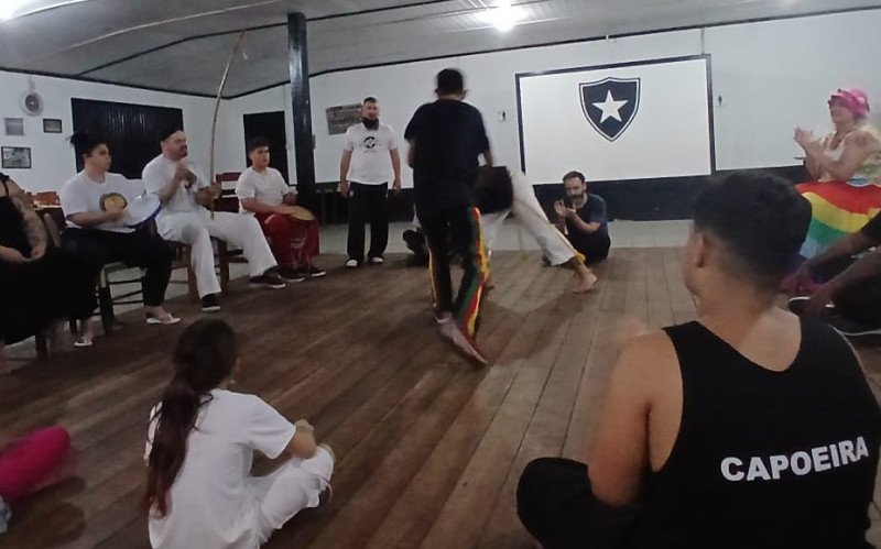 Aulas de capoeira já reúnem cerca de 20 participantes no Clube Botafogo | abc+