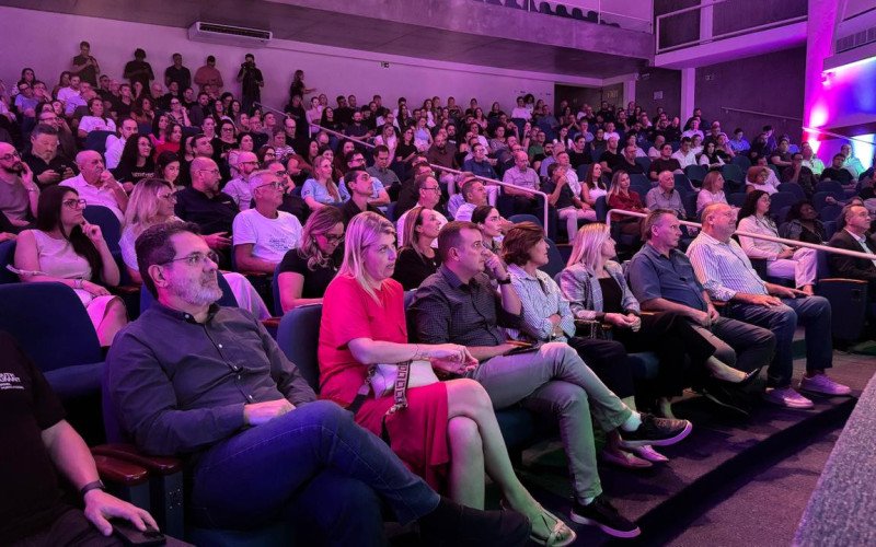 Teatro do CEI durante lançamento do Expo.Summit