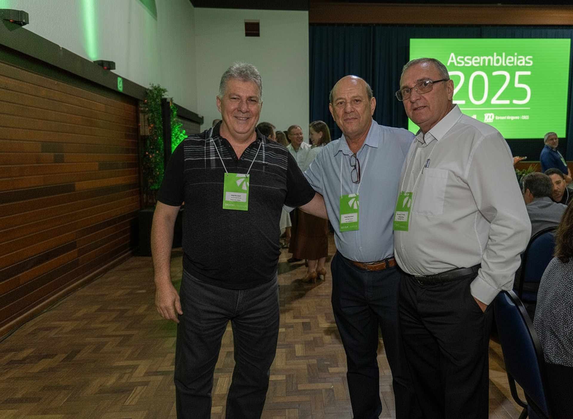 Coordenadores de n&uacute;cleo Tadeu Belloni e S&eacute;rgio Boniatti com o vice-presidente Alcides Brugnera