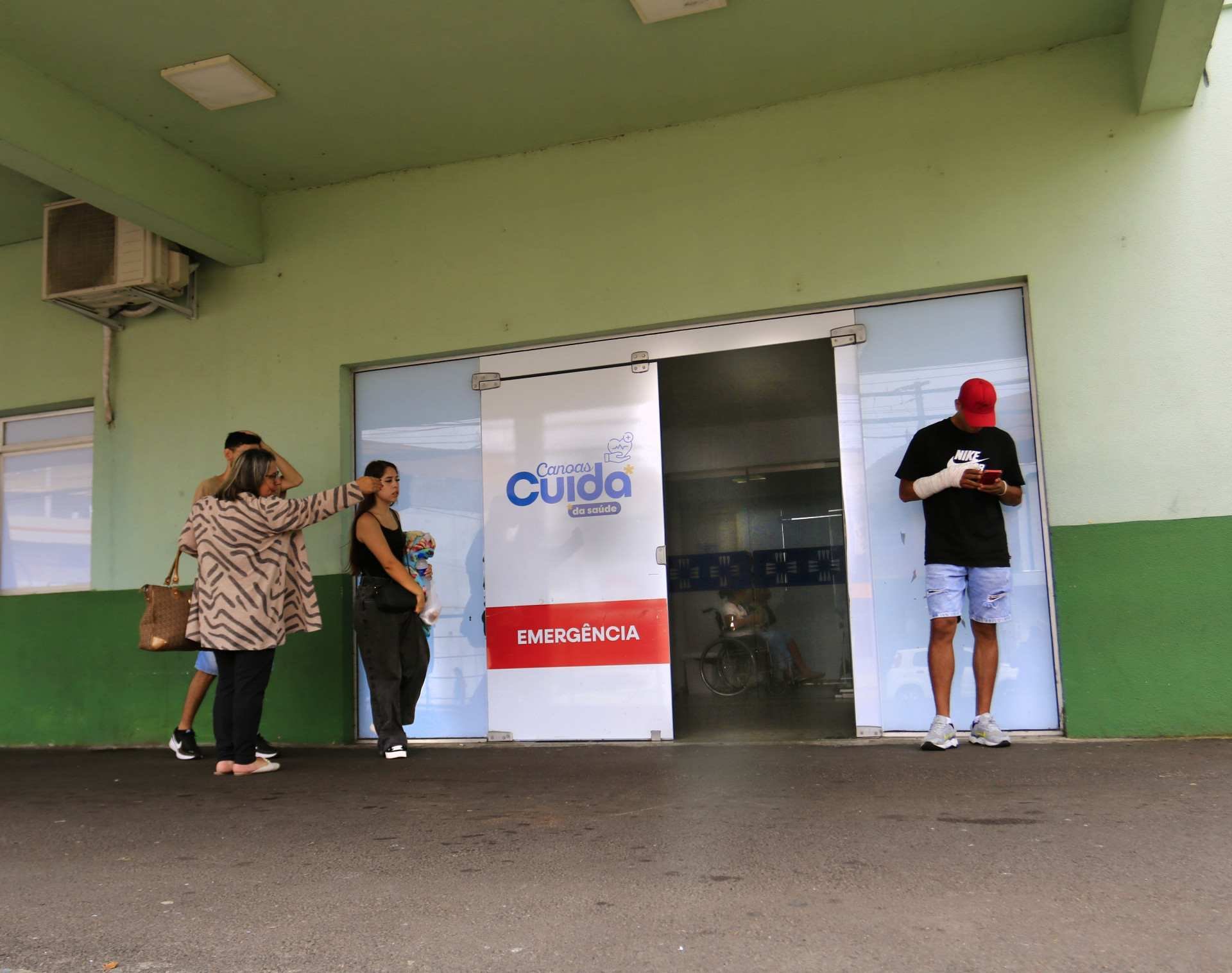 Emerg&ecirc;ncia do Hospital Nossa Senhora das Gra&ccedil;as, em Canoas,  registra 570% de ocupa&ccedil;&atilde;o