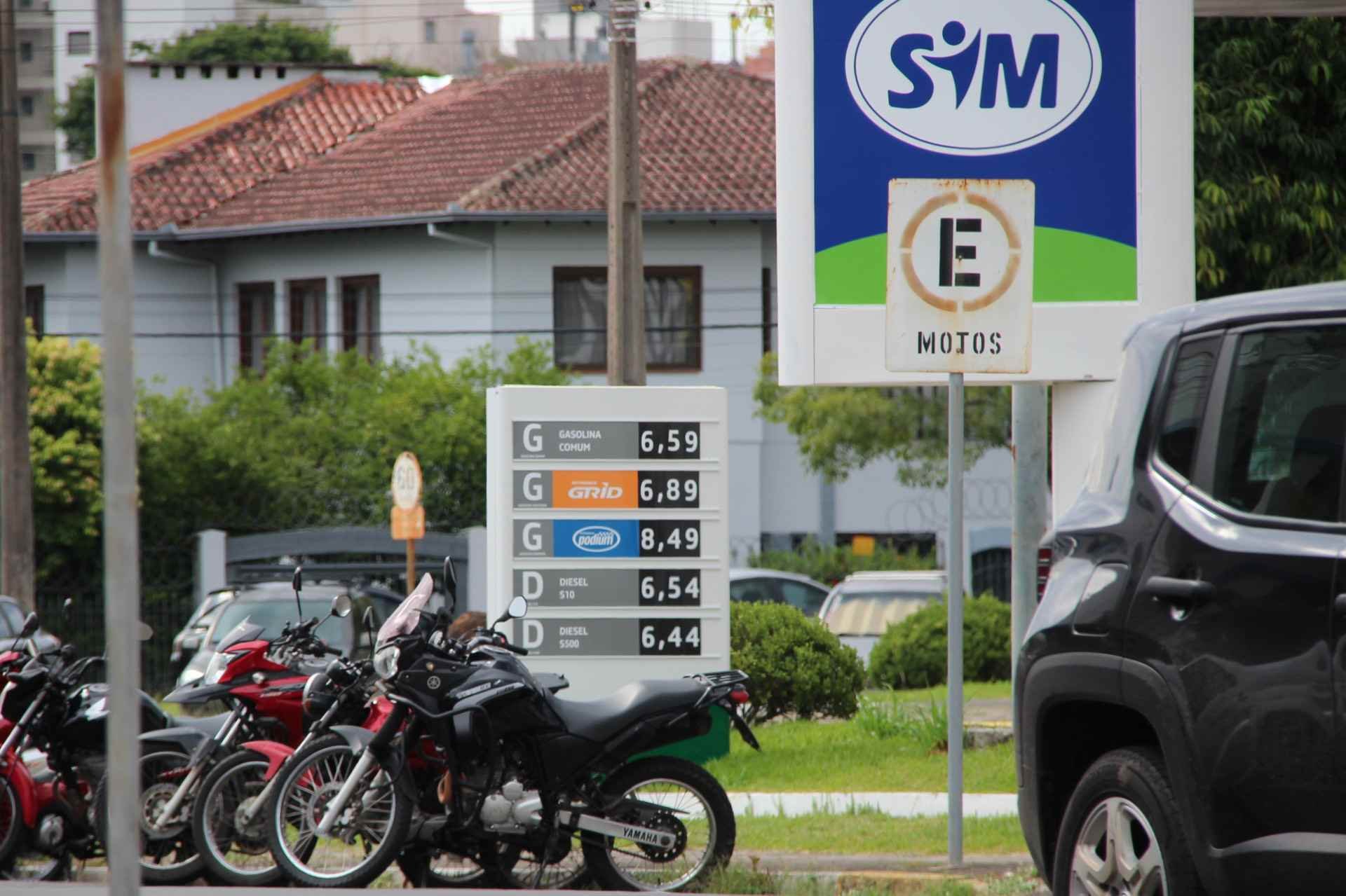 Diesel a R$ 8 e gasolina acima dos R$ 7: Os impactos da guerra no Ir&atilde; pelo Rio Grande do Sul