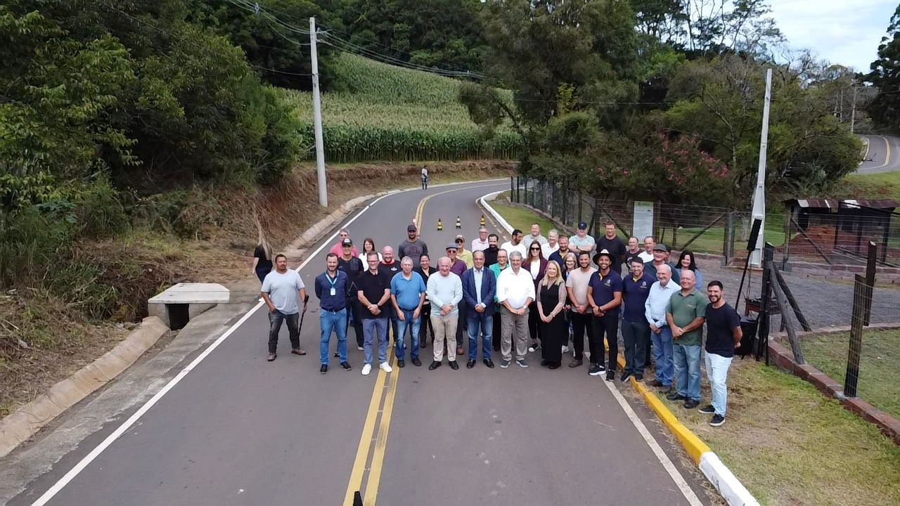 Acesso a roteiro tur&iacute;stico O Quatrilho e a mirante tem pavimenta&ccedil;&atilde;o inaugurada em Gramado