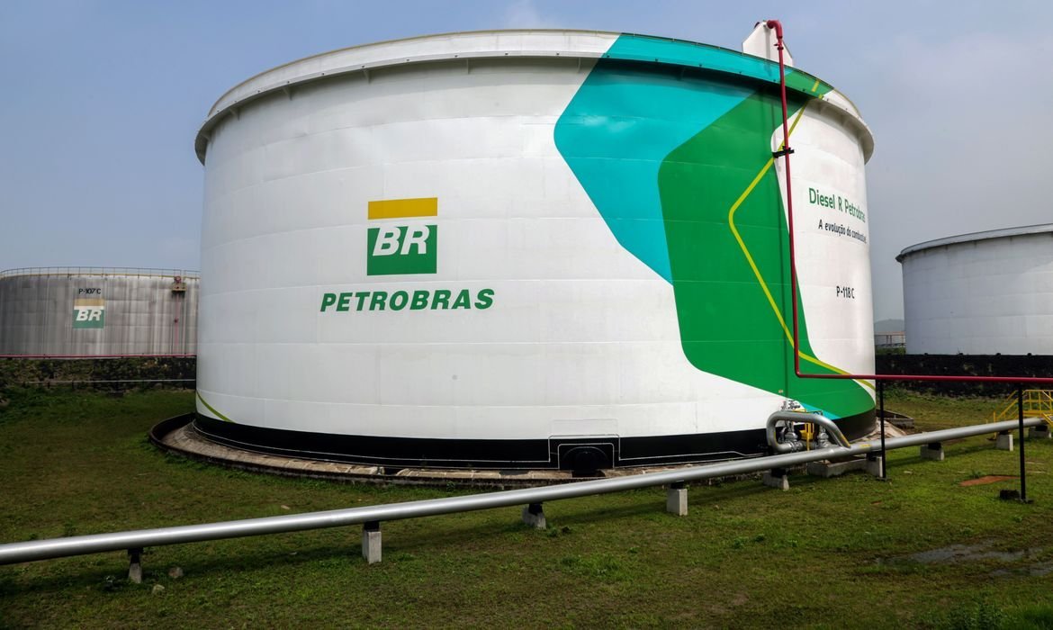 Governo vai monitorar impactos no mercado de combust&iacute;veis