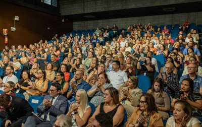Canoas empossa diretores e vice-diretores eleitos para as escolas da rede municipal