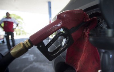 Lula zera imposto e subsidia diesel para conter alta do petróleo