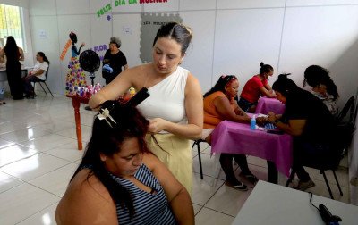 Mulheres assistidas pelo Cras Harmonia ganham dia de beleza; confira próximas ações
