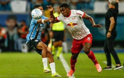 Grêmio sai na frente com Carlos Vinícius, mas cede empate ao Bragantino na Arena