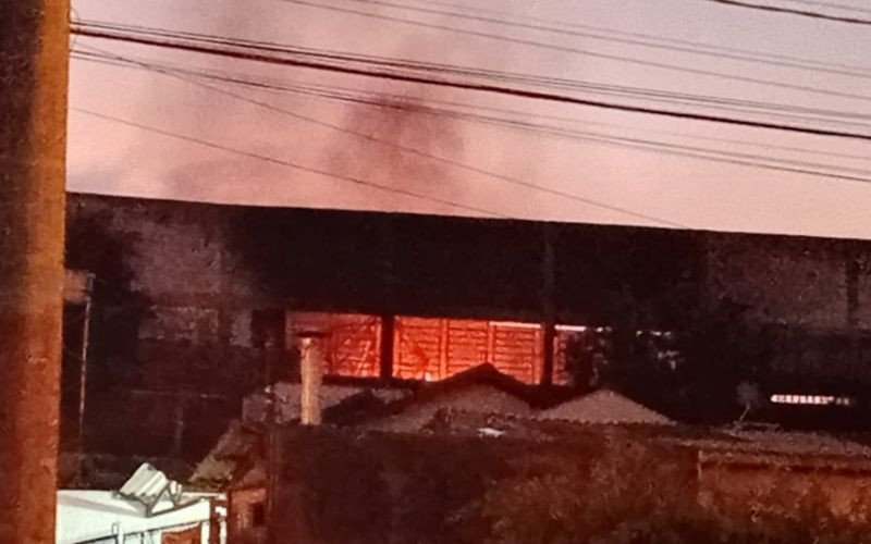 Prédio que pegou fogo na madrugada volta a registrar focos de incêndio em Novo Hamburgo | abc+