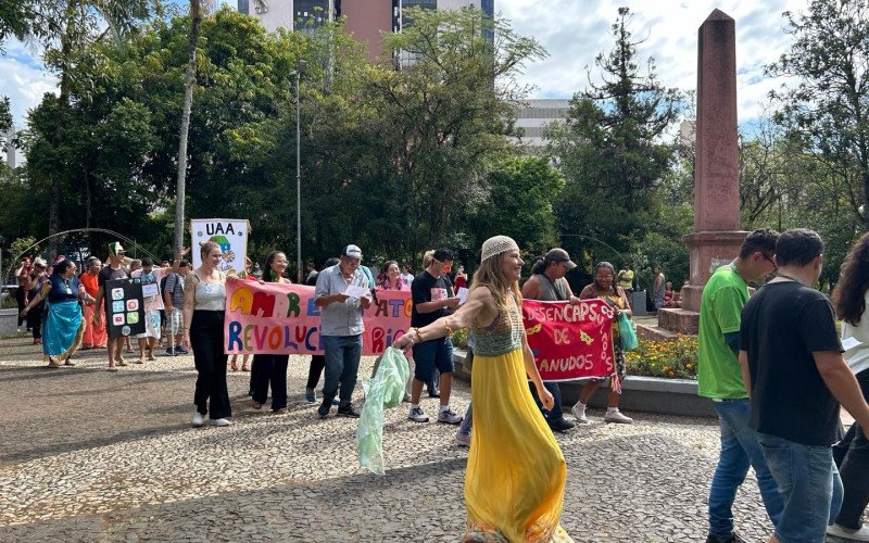 Atividade reuniu aproximadamente 150 participantes na tarde de quinta-feira (12), na Praça 20 de Setembro, no Centro de Novo Hamburgo | abc+