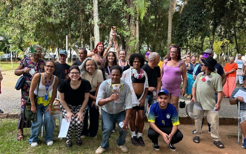 Membros do Caps AD III, vencedores do prêmio "Bloco Mais Animado" | abc+
