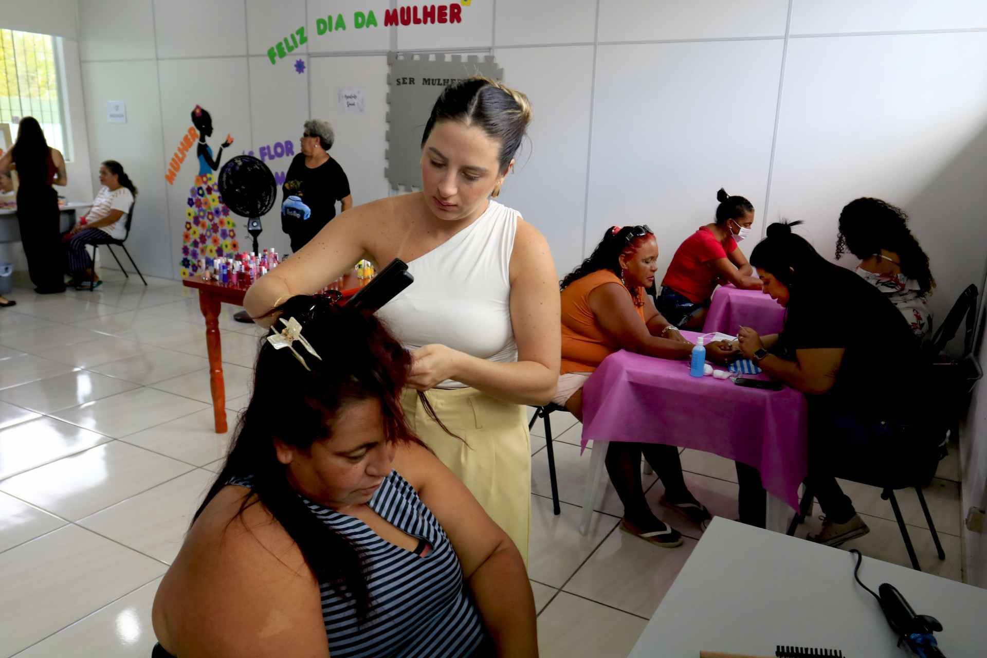 Mulheres assistidas pelo Cras Harmonia ganham dia de beleza; confira pr&oacute;ximas a&ccedil;&otilde;es