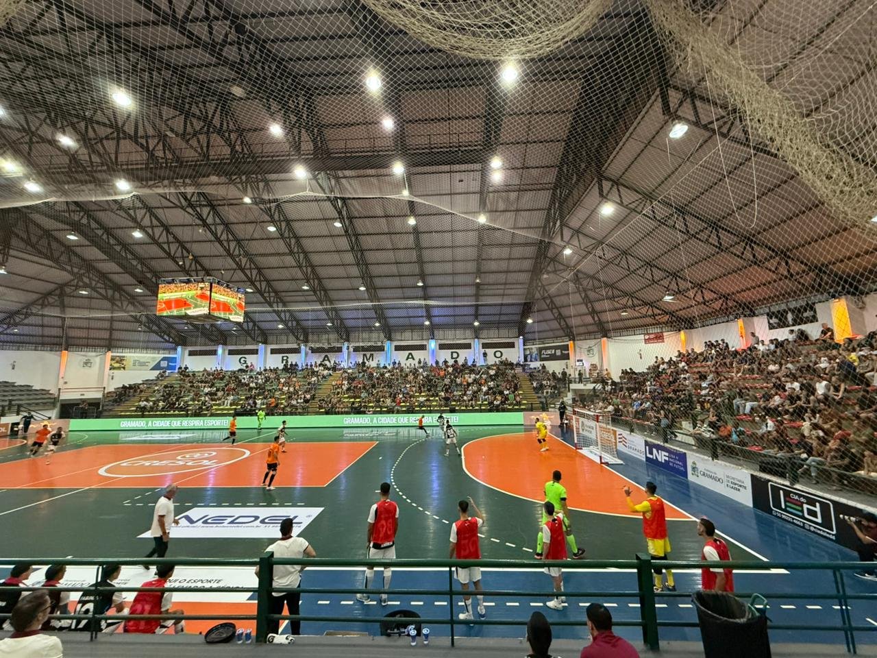 Cl&aacute;ssico ga&uacute;cho vai definir o campe&atilde;o da Super Copa Gramado de Futsal
