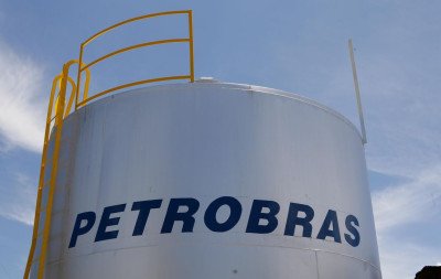 Acidente em refinaria da Petrobras deixa trabalhador gravemente ferido