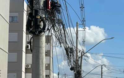 Para facilitar fiscalização de fios soltos, projeto propõe identificação dos cabos em Novo Hamburgo; entenda a iniciativa
