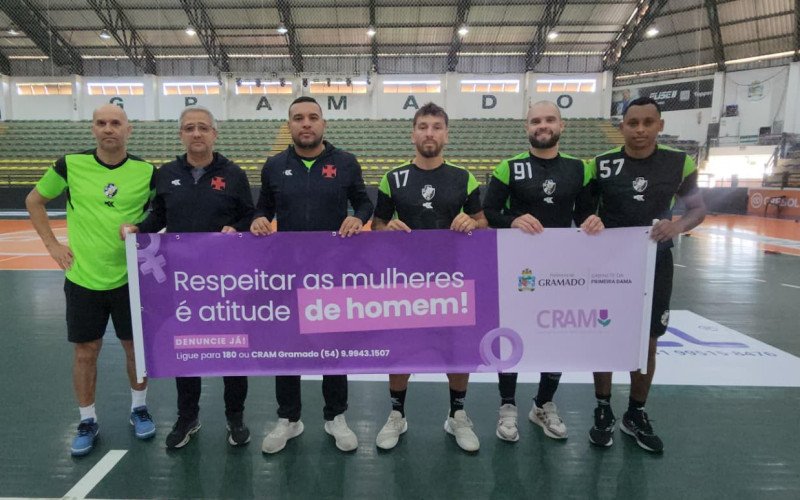 Campanha "Violência contra a mulher não é um jogo" nos ginásios e campos de Gramado
