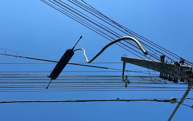 Cabos de internet e telefone vão precisar de identificação em Novo Hamburgo - Poluição visual | abc+
