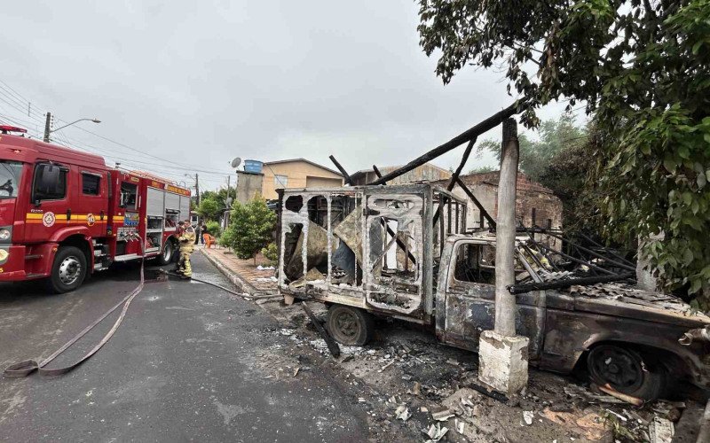 Perícia acredita que incêndio que destruiu casa, galpão e D20 tenha sido proposital