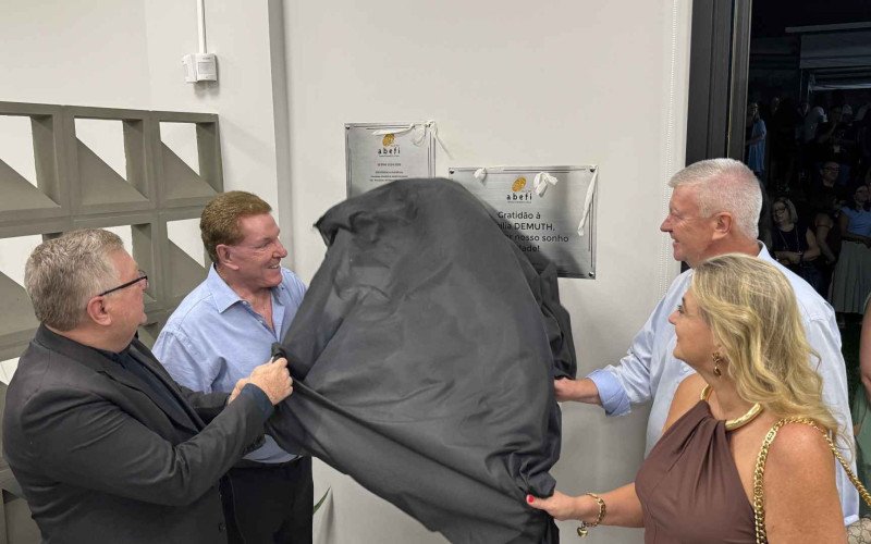 Descerramento da placa da nova sede