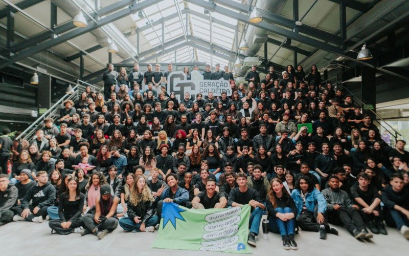 Jovens formados pelo Instituto Caldeira | abc+